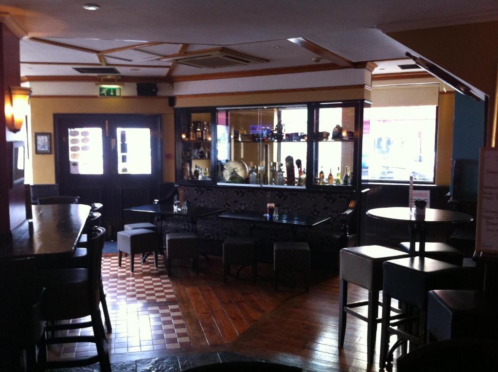 Galway Arms Inn Экстерьер фото